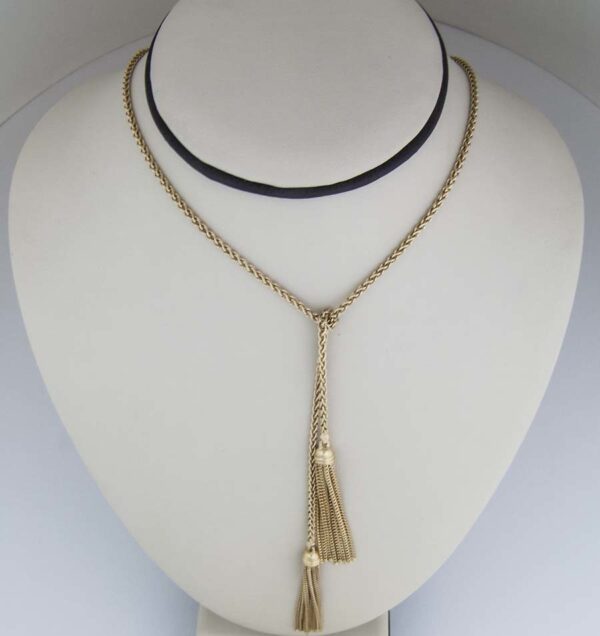 Long yg chain with tassels