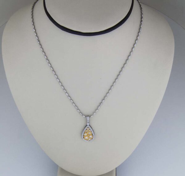 18k ovalina chain with diamond pendant