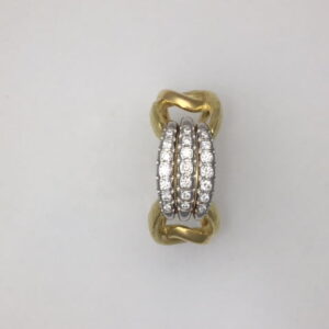 Triple diamond bar ring in 18kt yellow gold with hammered finish