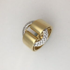 Vendorafa large oval diamond circle ring in 18k yellow gold