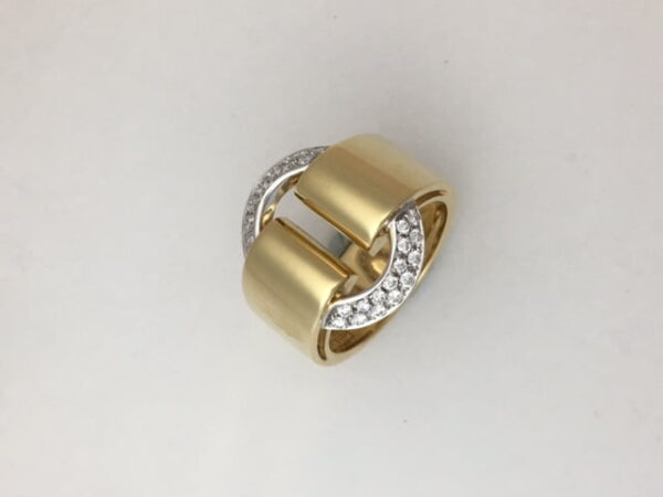 Vendorafa large oval diamond circle ring in 18k yellow gold